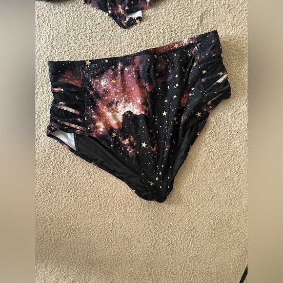 Torrid Galaxy Gold Star Print Flounce High Waist Bikini Set size 4 X - Picture 3 of 9